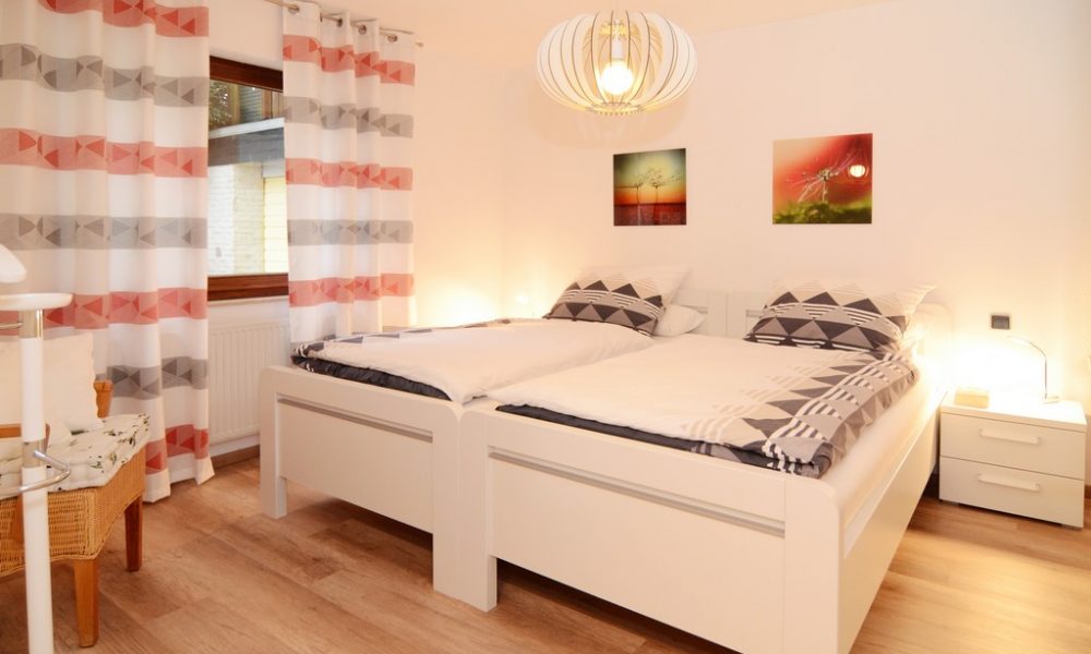 Bild zeigt die moderne Ferienwohnung Ehmann Schlfzimmer mit hochwertigen Matratzen