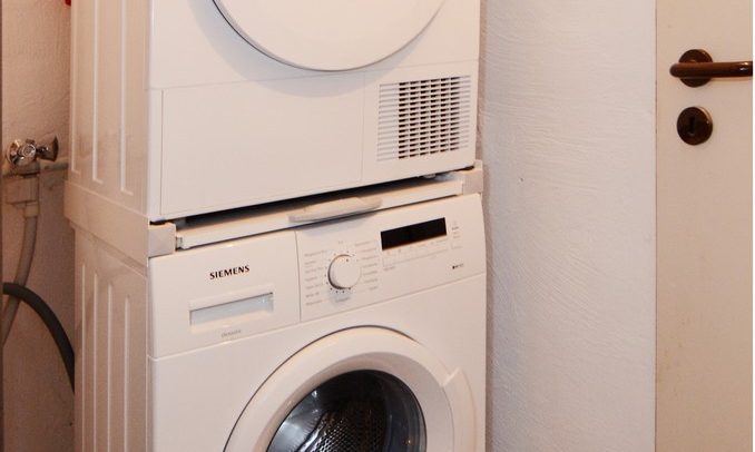 Bild zeigt die Wirtschaftsraum mit Waschmaschine und Trockner